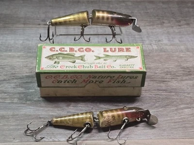 Lot of 2 Vintage C.C.B. Co #2600 Jointed Pikie Fishing Lure w/Glass Eyes & 1 Box - Image 1 of 4