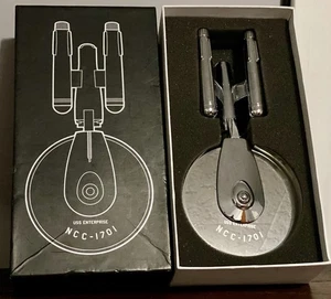2010 ThinkGeek Star Trek Enterprise Pizza Cutter MIB - Picture 1 of 17