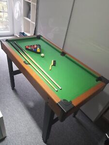 Günstiger Mini Billardtisch mit Zubehör / 122 x 67 x 78cm 