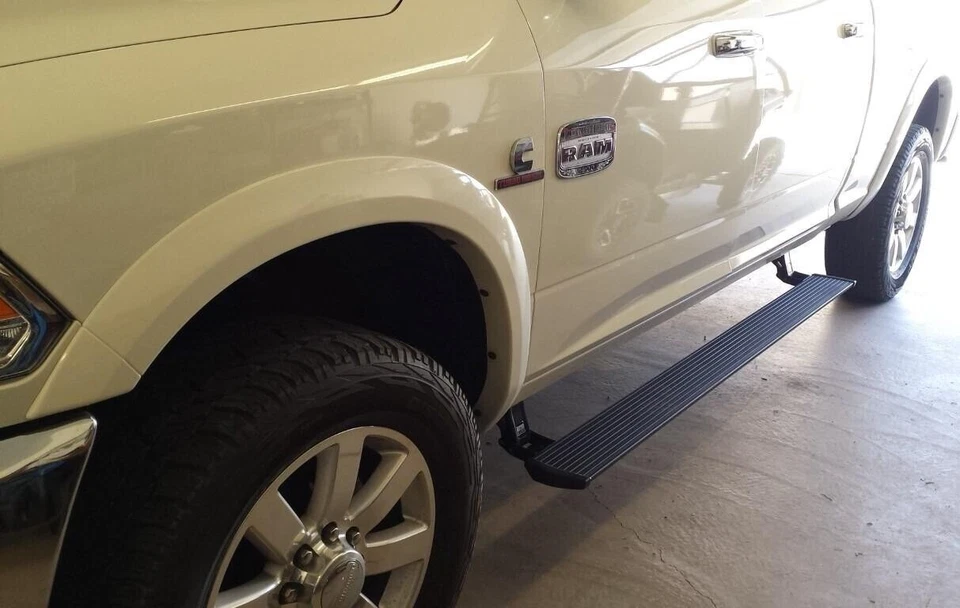 AMP PowerStep Plug N Play 跑步板 LED 适用于 16 - 2017 Ram 2500 3500 所有驾驶室 — 第 1/4 张图片