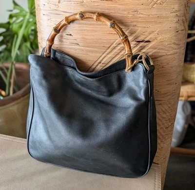 Bolso de mano vintage Gucci con mango de bambú de cuero negro Foto 1 de 4