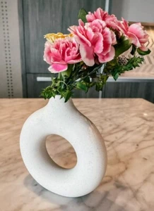 Small White Speckled Donut-Shaped Nordic Ceramic Vase for Modern Home Decor - Picture 1 of 5