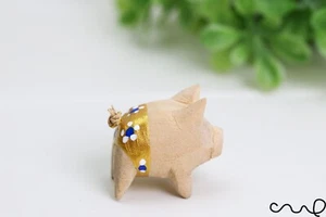 Cerdito de madera hecho a mano en pantalones cortos dorados puntos azules flor cerdo estatuilla regalo - Imagen 1 de 7