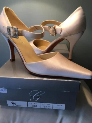wedding shoes - Image 1 of 4