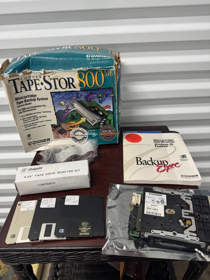 New Seagate 800mb-S TapeStor 800mb Interface Backup Drive Retail - Image 1 of 4