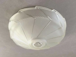Seltener französischer Art Deco mattierter geformter Glasschirm *** 4 verfügbar *** - Bild 1 von 10