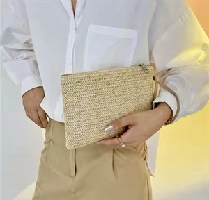 Bellissima pochette di paglia - Foto 1 di 4