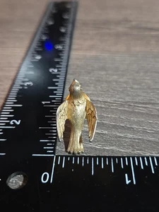 Pin de pájaro vintage, tono dorado Avon Z9 - Imagen 1 de 3