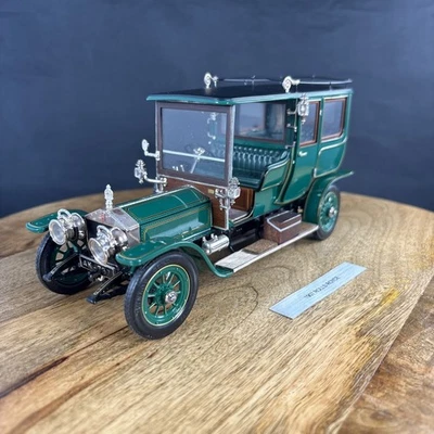 Franklin/Danbury mint 1:24 1907 Rolls-Royce silver ghost classic model Limousine - Image 1 of 4