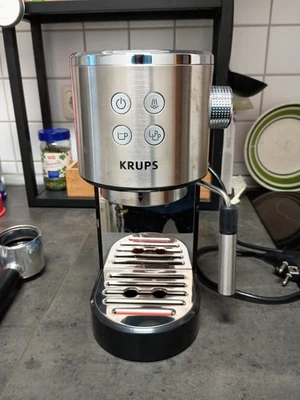 Krups Espressomaschine Siebträger XP 442C11  mit Padfilter + Kaffeemühle - Bild 1 von 4