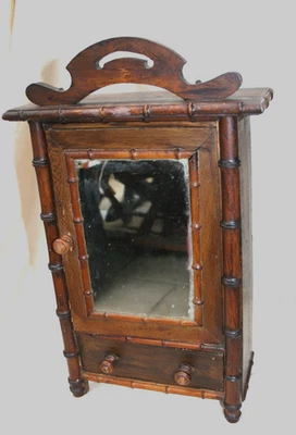 Petite armoire ancienne en bois pour poupée type bambou - Photo 1/4