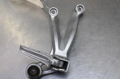 00-03 SUZUKI GSXR750 RIGHT REAR BACK PASSENGER PEG 43600-35F00 - Изображение 1 из 4