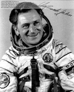 Repro-Autogramm - Sigmund Jähn - 11,4 x 14,3cm - Bild 1 von 4