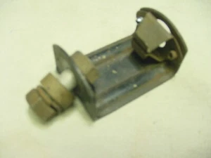 BSA A65 A50 CUBIERTA LATERAL MONTAJE ODDE CLIP PARTE # 68-9251 Y 3-1156 CON ESPACIADOR - Imagen 1 de 3