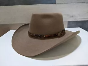 NEW AUTHENTIC AKUBRA Snowy River Handcrafted Sand. Men's Hat SZ 55 - Australia - Picture 1 of 13