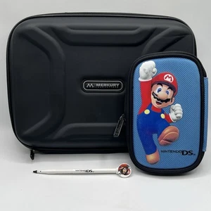 Nintendo DS Merkury Innovation M-NDDP10 nero rigido/Mario con custodia blu morbida stilo - Foto 1 di 12
