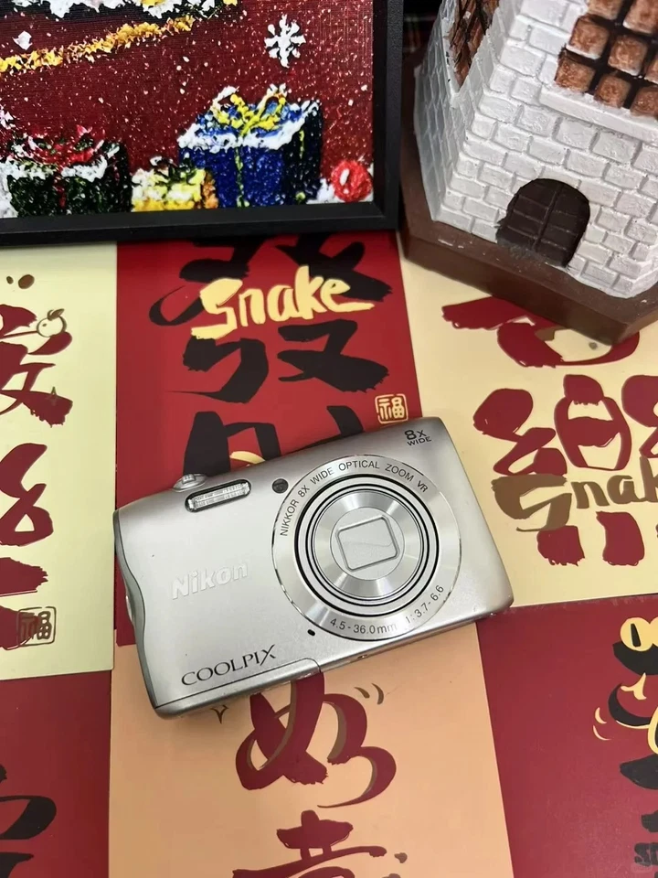 Nikon Coolpix A300 Digital Camera 20.1 MP 8x Optical Zoom Built-in Wi-Fi Silver - Image 1 of 4