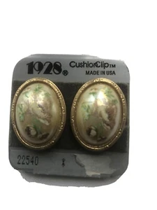 Vintage 1928 Brand Cream Flower Cabochon Cameo Gold Tone Clip on Earrings - Picture 1 of 5