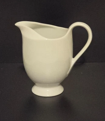 Crema MIKASA CLASSIC FLAIR con lirios de cala blanca Japón vintage Foto 1 de 4