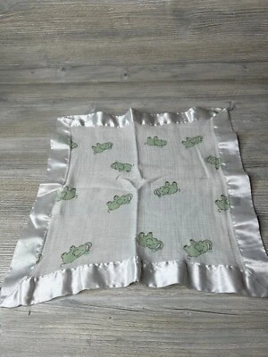 "Manta de seguridad Aden + Anais Lovey blanca muselina verde elefante borde satinado 15""" Foto 1 de 3