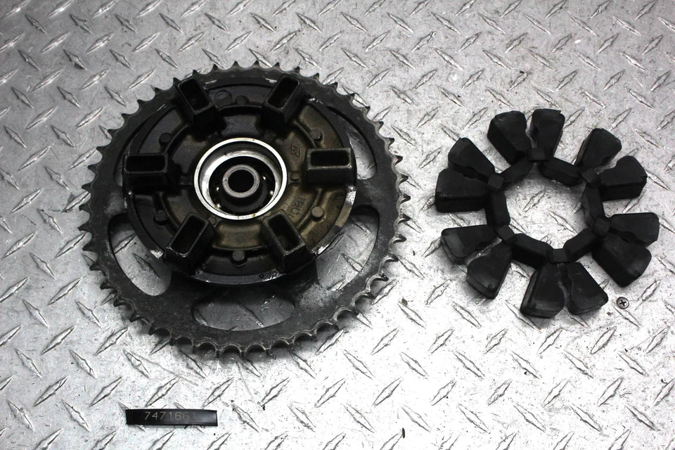 Kawasaki Ninja 300 Ex300A 2014 buje trasero y piñón de dientes Foto 1 de 4