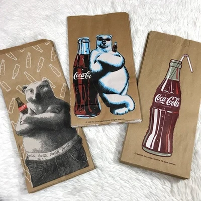Juego de 37 bolsas de papel vintage de oso polar y botella de Coca-Cola 1991-1998 Foto 1 de 4