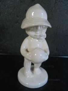 Goebel weiß Porelain Biskuit KLEINKIND MÄDCHEN HÄLT BALL Tmk 6 - Bild 1 von 4