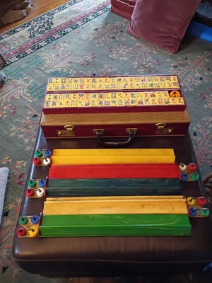 Vintage E.S. Lowe Mahjong Set,Wooden Case Bakelite/Catalin Tile Game. Nice shape - Image 1 of 4