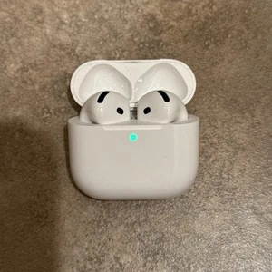 Apple AirPods (4th Generation) with Active Noise Cancellation (ANC) - Zdjęcie 1 z 5