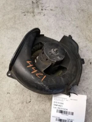 Chassi 1981-1991 Mercedes-Benz 126 - Motor do ventilador - 1268200542 - R151804 - Imagem 1 de 4