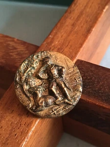Ancien Bouton Vénerie Cuivre Creux Chasseur Trophée de Chasse - Foto 1 di 3