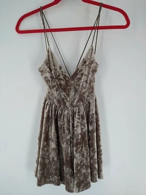 Vestido mameluco corto de terciopelo Silence + Noise XS 067 Foto 1 de 3