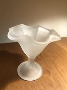 Eisbecher satiniertes Glas mit Wellenrand - Bild 1 von 7