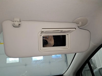 Used Right Sun Visor fits: 2018 Chevrolet Cruze w/o illuminated Right Grade A - Изображение 1 из 4