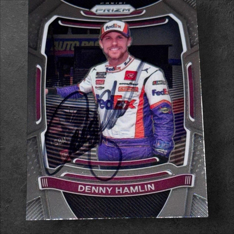 Tarjeta autografiada por Denny Hamlin Panini Prizm NASCAR 2021 PANINI PRIZM RACING #15 Foto 1 de 1