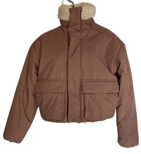 All In Motion Cropped Puffer Jacke Damen XS Sherpa Kragen Braun Wintermantel War - Bild 1 von 5