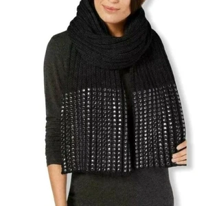 DKNY Flachnieten Metallic Rippstrick Schal, schwarz 14" x 82" - Bild 1 von 9