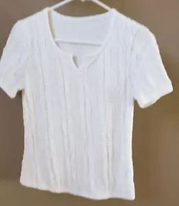 REDUCED Unbranded White VNeck Short Sleeve Textured Stretchy Polyester Blend Top - Picture 1 of 8