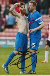 LEYTON ORIENT HAND SIGNED ROMAIN VINCELOT 6X4 PHOTO 1. - Picture 1 of 1