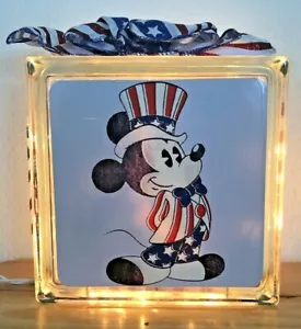DISNEY PATRIOTIC MICKEY MOUSE 4TH OF JULY LIGHT UP DECORATIVE GLASS DISPLAY - Picture 1 of 9