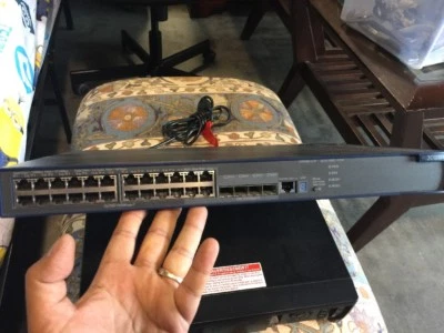 3COM 3CRS48G-24-91 24 Port 10/100/1000 Gigabit Ethernet Switch - Image 1 of 4