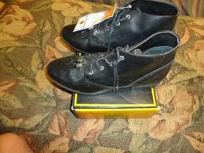 Ariat Equestrian 4 " Roper / Woman Size 9.5 M / NEW OLD STOCK / Never Worn - Image 1 of 4