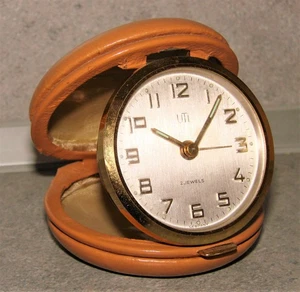 Ancien Réveil mécanique de voyage UTI 2 Rubis - Horloge - Pendule - Picture 1 of 12