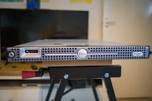 DELL PowerEdge R300 server include HDD 1 TB (500+500) - Picture 1 of 9