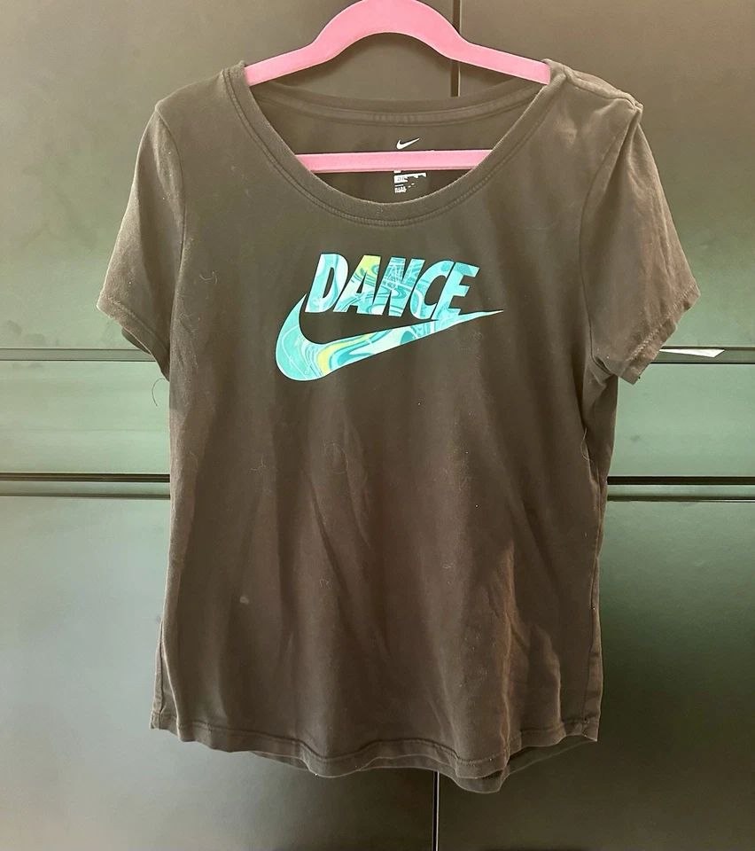 Camiseta Nike de baile negra talla grande para niñas  Foto 1 de 1