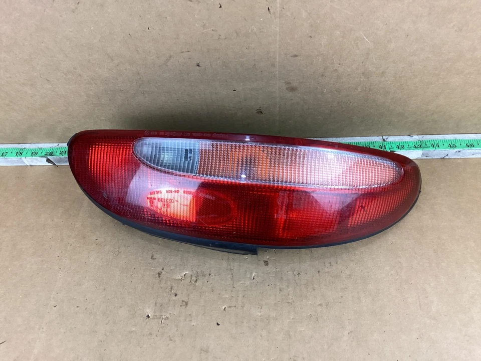 Luz trasera izquierda lado conductor Mitsubishi Mirage 1992-1996 166-58607 Foto 1 de 4