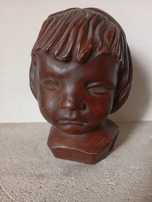 Sculpture XX ème. Tête d'enfant. Signée VV 241 - Photo 1/4