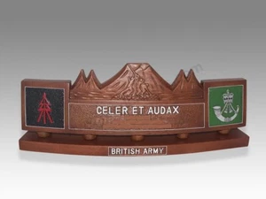 Modelo de placa de escritorio hecha a mano de madera maciza de caoba seca al horno del ejército británico - Imagen 1 de 7