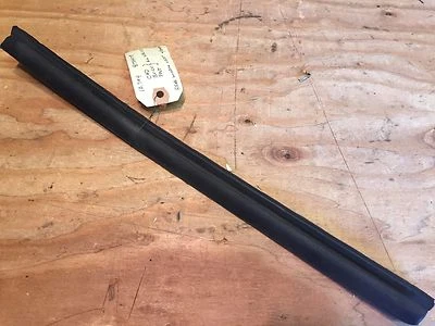 Buick Lesabre Wildcat Electra 1965 4 puertas como nuevo GM RH Weatherstrip 8734078 Foto 1 de 2