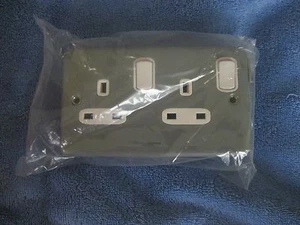 Legrand Synergy 7338 70 - 13a Metalclad Twin D/Pole Switched Socket New/Sealed - Picture 1 of 3